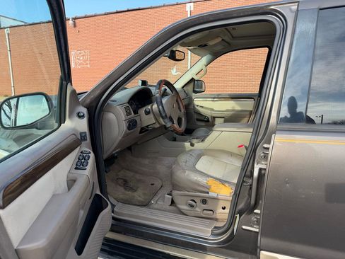 Used 2005 Ford Explorer Eddie Bauer image 12