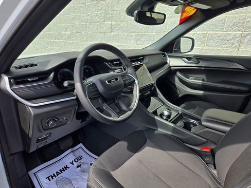 Used 2024 Jeep Grand Cherokee Laredo X w/ Luxury Tech Group I AWD/4WD image 13