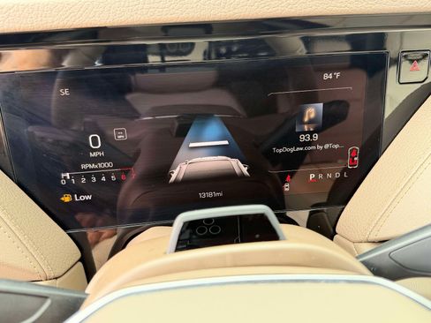 Used 2025 GMC Yukon Denali w/ Advanced Technology Package RWD image 17