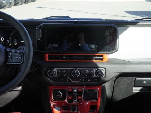 Used 2024 Jeep Wrangler Unlimited image 26