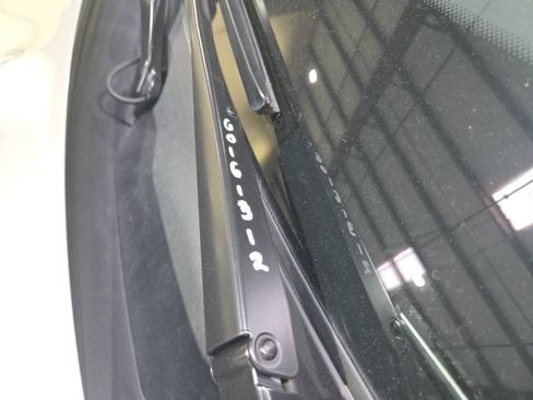 Used 2025 Mitsubishi Outlander SE AWD/4WD image 4
