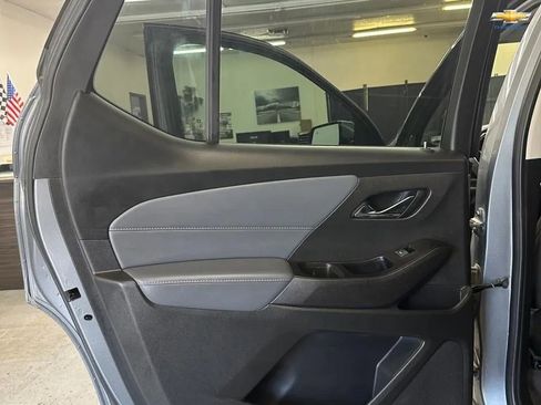Used 2020 Chevrolet Traverse LT image 13