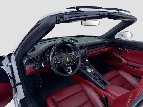 Certified 2019 Porsche 911 Targa 4 GTS AWD/4WD image 4