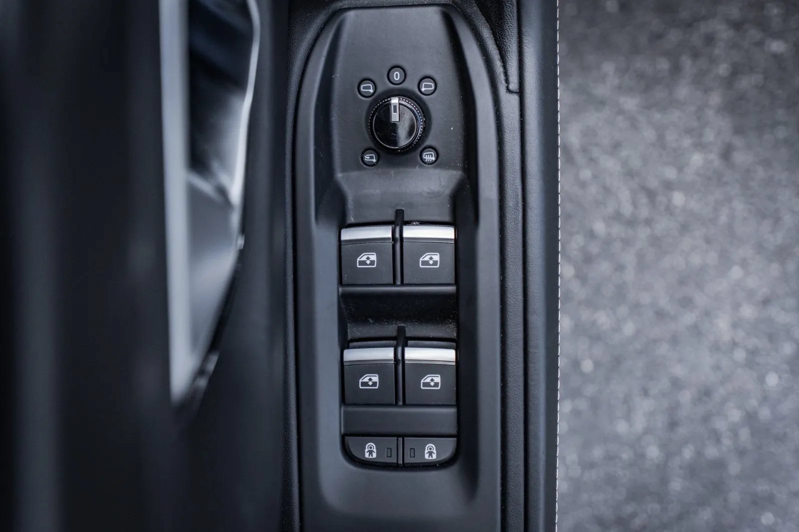 Used 2021 Lamborghini Urus AWD/4WD image 22