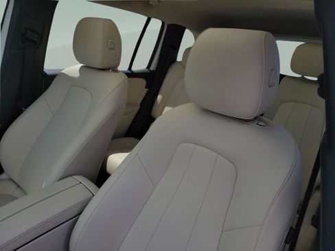 Used 2023 Mercedes-Benz GLB 250 4MATIC image 23