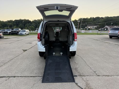 Used 2017 Dodge Grand Caravan SE w/ Power Window Group FWD image 1
