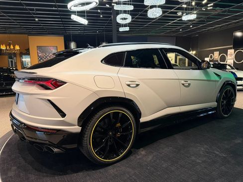 Used 2019 Lamborghini Urus AWD/4WD image 14
