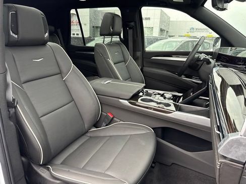 Certified 2026 Cadillac Escalade Luxury w/ LPO, Radiant Package AWD/4WD image 31