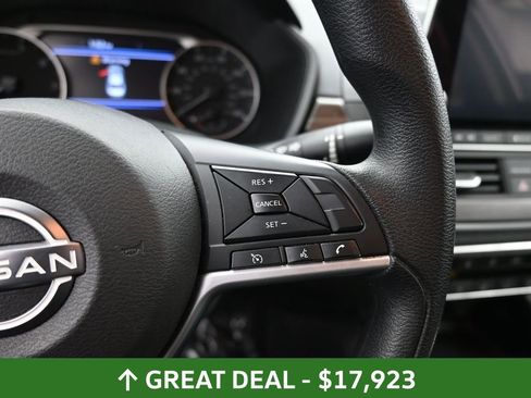 Used 2024 Nissan Altima 2.5 SV FWD image 23