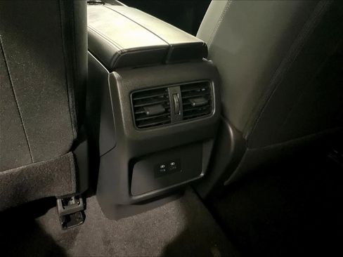 Used 2023 Nissan Rogue SV image 27