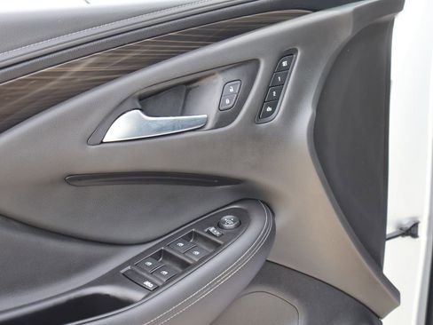 Used 2019 Buick Envision Essence FWD image 22