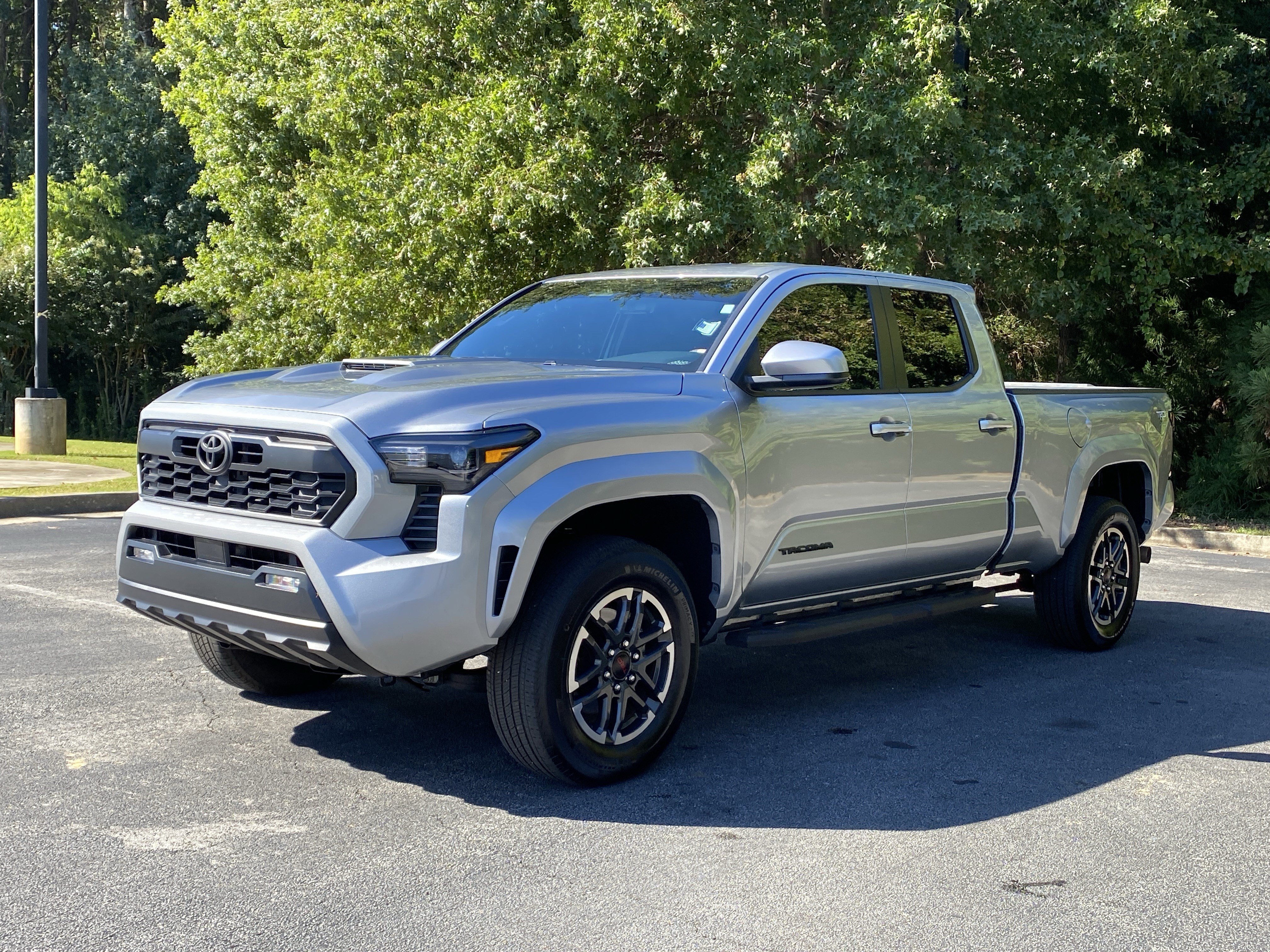 Used 2025 Toyota Tacoma TRD Sport AWD/4WD image 5