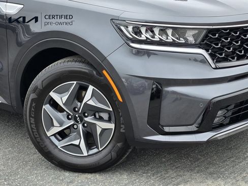 Certified 2023 Kia Sorento EX FWD image 9