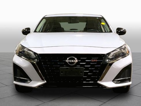 Used 2023 Nissan Altima 2.5 SR w/ SR Premium Package AWD/4WD image 3