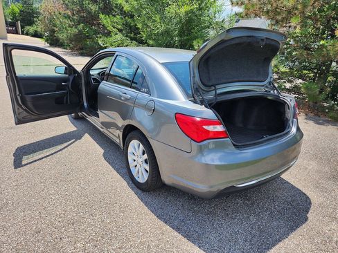 Used 2012 Chrysler 200 Touring FWD image 6