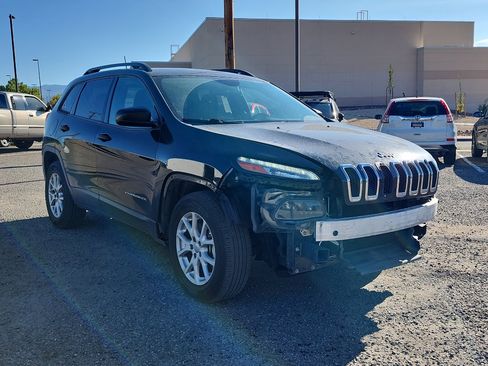 Used 2016 Jeep Cherokee Sport image 3