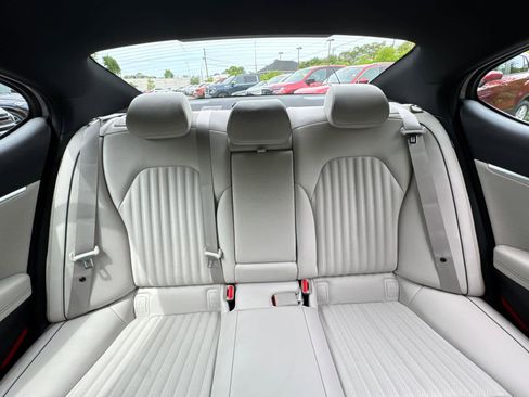 Used 2025 Genesis G70 2.5T w/ Sport Prestige Package image 31