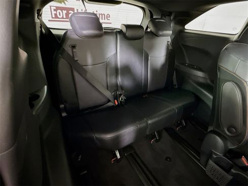 Certified 2022 Toyota Sienna XSE image 34