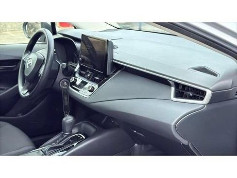 Certified 2025 Toyota Corolla LE FWD image 31