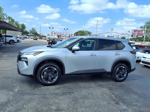 Used 2025 Nissan Rogue SV FWD image 15