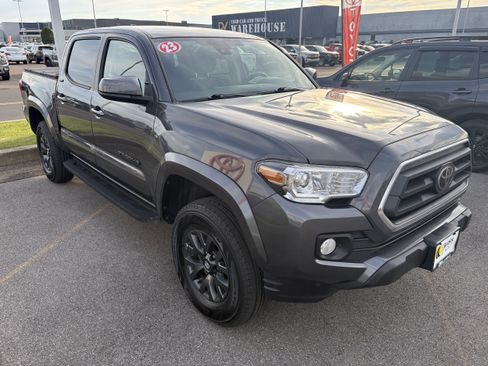Used 2023 Toyota Tacoma SR5 AWD/4WD image 2