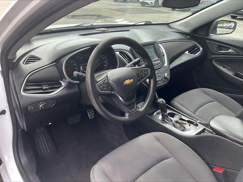 Used 2017 Chevrolet Malibu LS w/ LPO, Convenience Package 1 FWD image 8