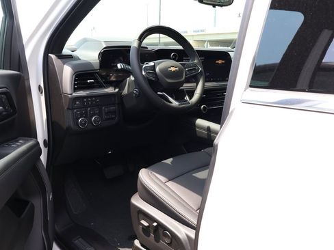 New 2025 Chevrolet Suburban Premier image 12