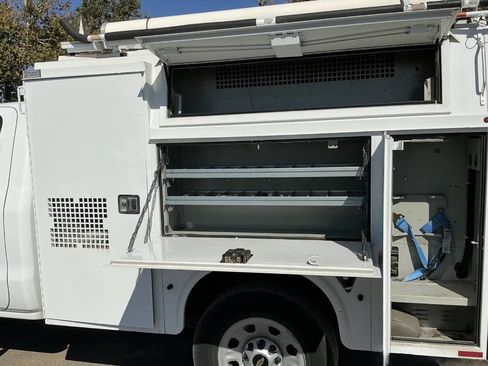 Used 2017 Chevrolet Silverado 3500 W/T RWD image 3