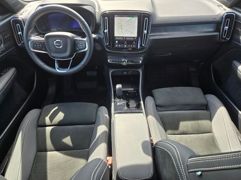 Certified 2023 Volvo C40 P8 Recharge Ultimate w/ Protection Package Premier AWD/4WD image 11