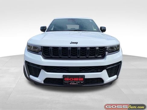 New 2026 Jeep Grand Cherokee Altitude image 2