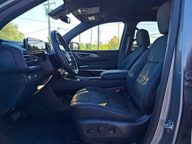 Used 2025 Chevrolet Traverse LT FWD image 14