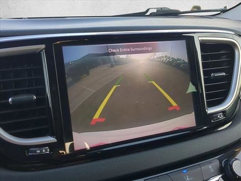 Used 2022 Chrysler Pacifica Touring-L FWD image 12