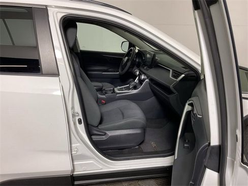 Used 2019 Toyota RAV4 LE w/ Carpet Mat Package image 33