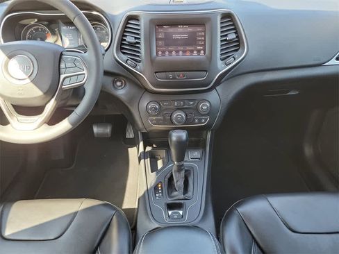 Used 2020 Jeep Cherokee Latitude Plus image 14