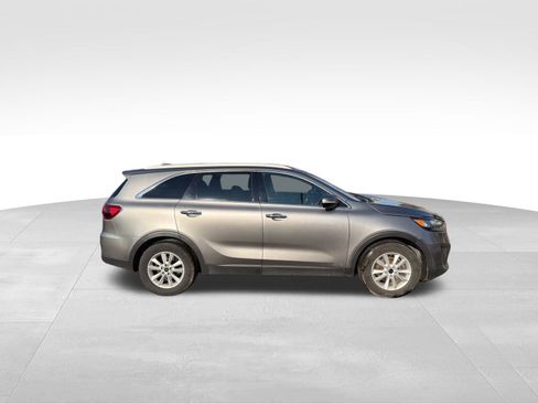 Used 2019 Kia Sorento LX w/ LX V6 Convenience Package image 4
