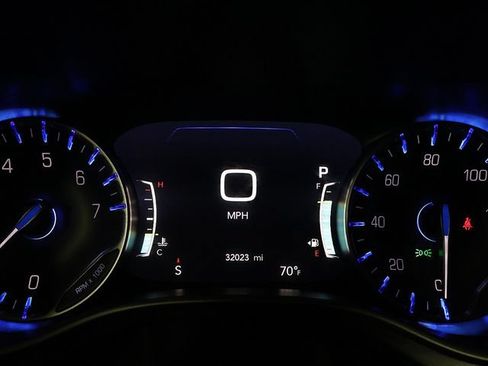 Used 2024 Chrysler Pacifica Touring-L FWD image 17