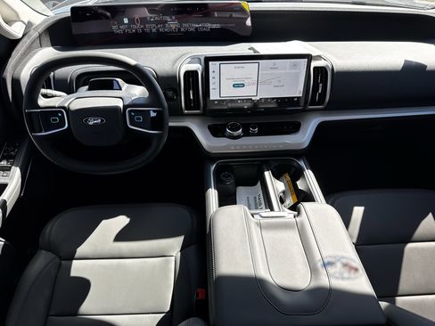 New 2026 Ford Expedition Active image 13