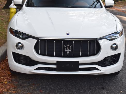 Used 2021 Maserati Levante AWD/4WD image 15