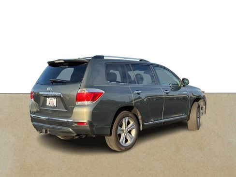 Used 2012 Toyota Highlander Limited w/ Tow Pkg AWD/4WD image 4