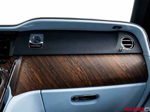 Used 2022 Rolls-Royce Cullinan image 31