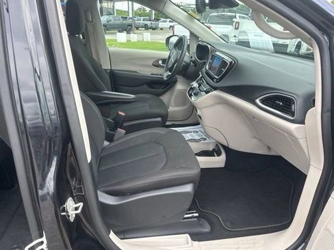 Used 2023 Chrysler Voyager LX FWD image 32