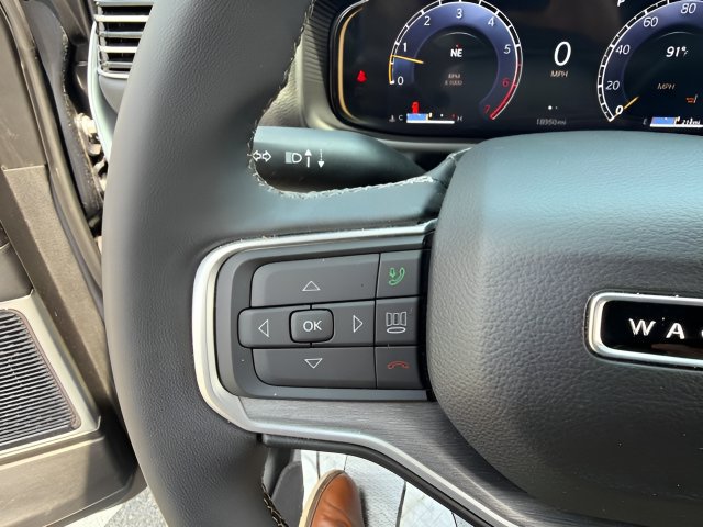 Used 2025 Jeep Wagoneer Series III w/ Premium Group I AWD/4WD image 16