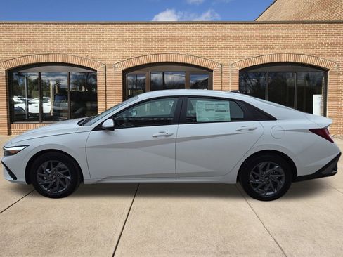 New 2026 Hyundai Elantra Blue image 7