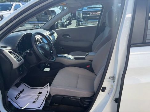 Used 2018 Honda HR-V EX image 9