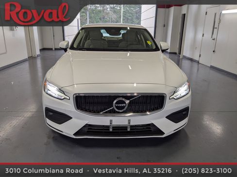 Used 2021 Volvo S60 T5 Momentum image 6