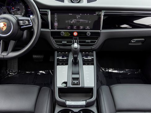 Certified 2026 Porsche Macan AWD/4WD image 47