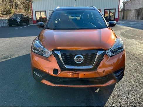 Used 2019 Nissan Kicks SR w/ SR Premium Package FWD image 8