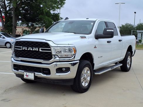 Used 2024 RAM 2500 Big Horn AWD/4WD image 3