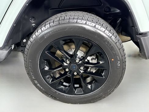 Used 2024 Jeep Wrangler Unlimited Sahara image 32