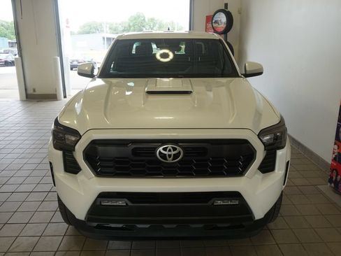 Used 2025 Toyota Tacoma TRD Sport AWD/4WD image 13